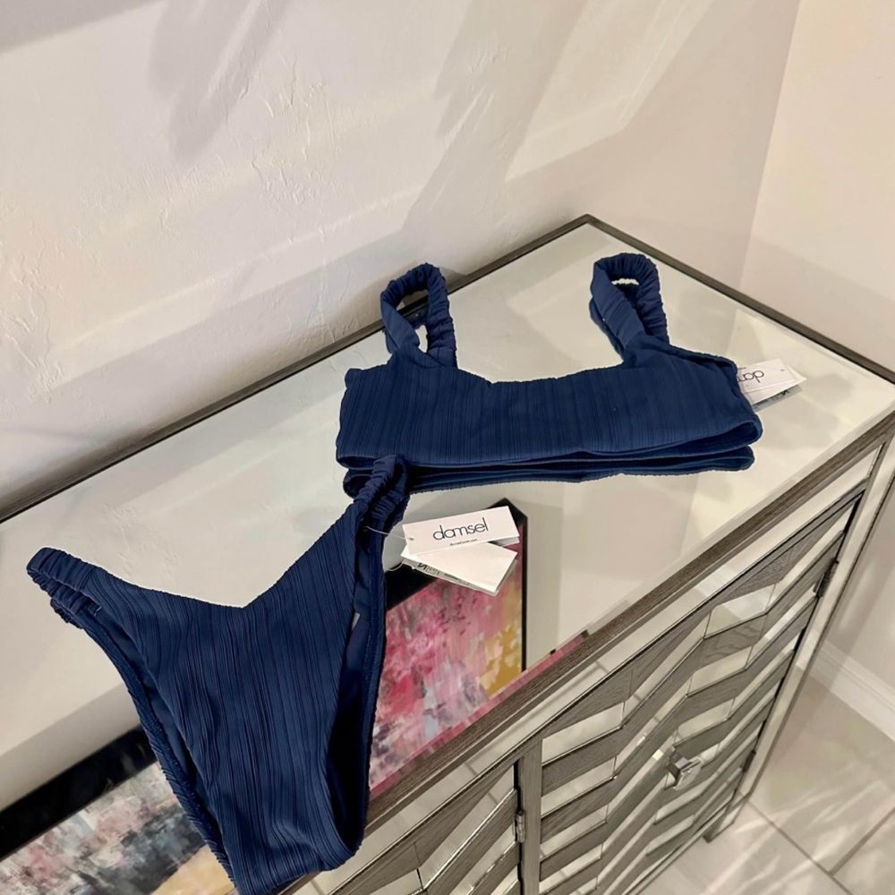 NWT Zumiez Square Neck Cheeky Bikini